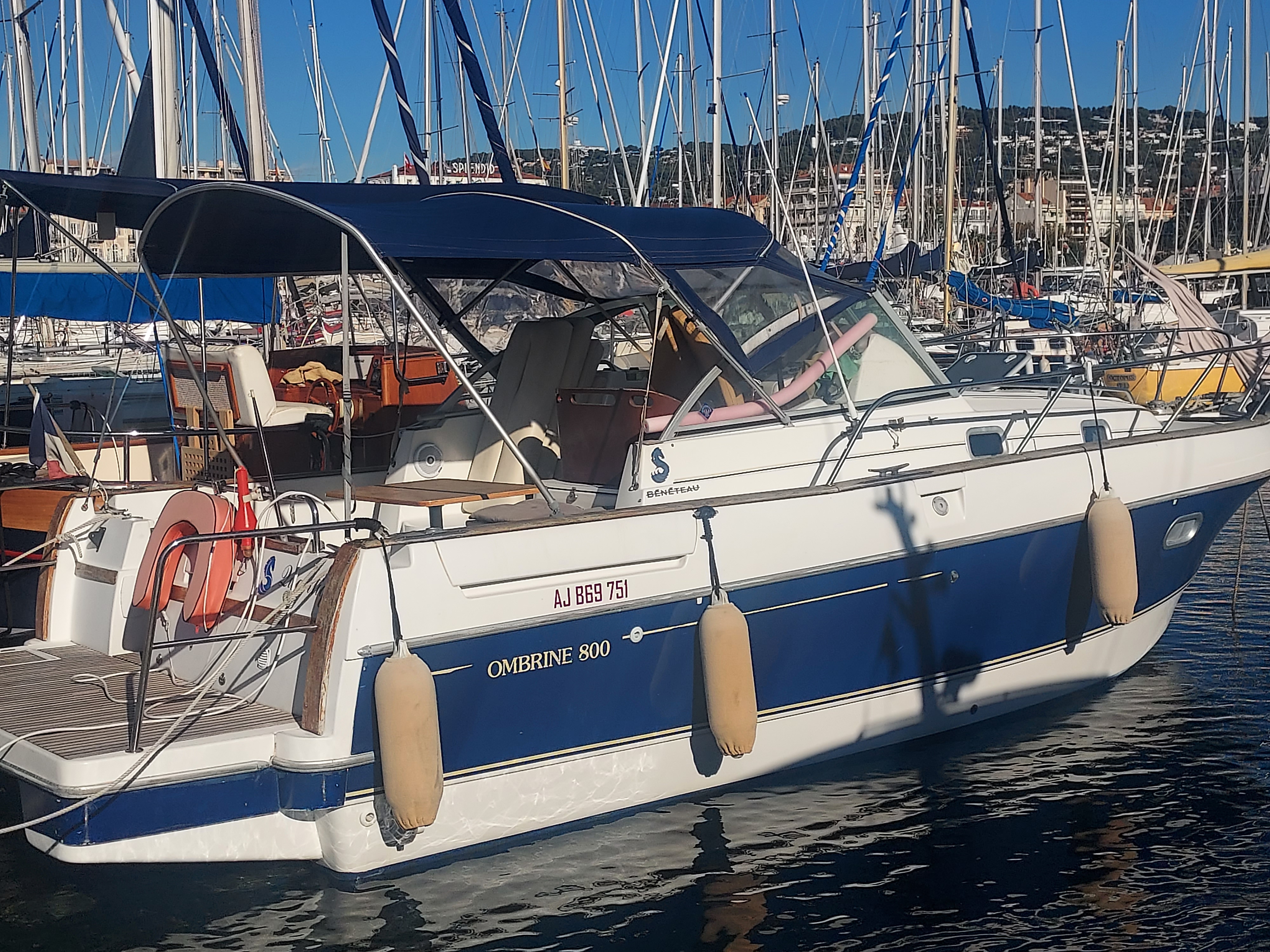 slider 0 Beneteau Ombrine 800